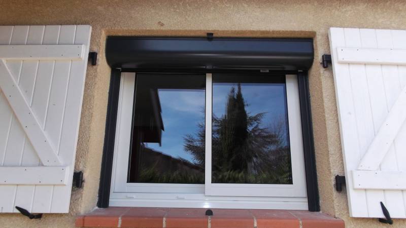 achat et installation de fenêtre blanche coulissante en PVC à Blagnac
